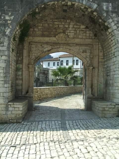 Guest House Baba Lluka Berat Exteriér fotografie